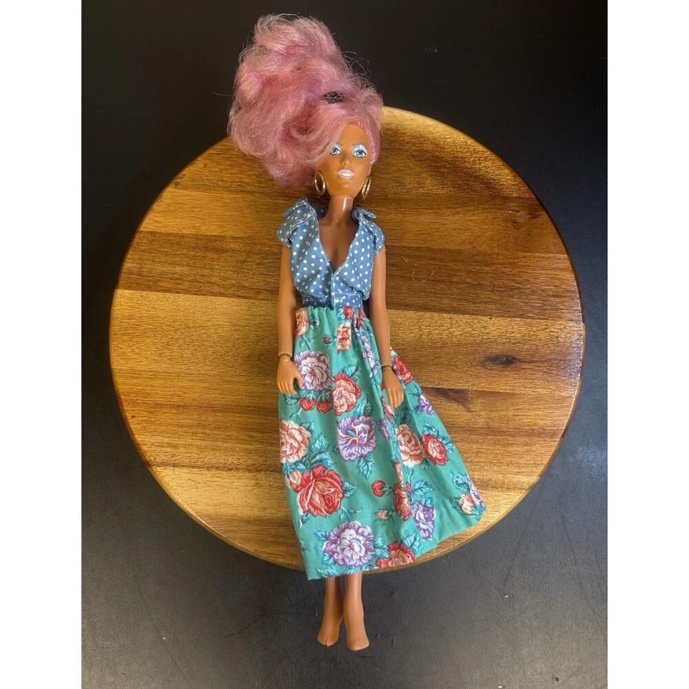 Vtg Raya JEM AND THE HOLOGRAMS Doll 1985 HASBRO. INCLUDES HOOP EARRINGS READ